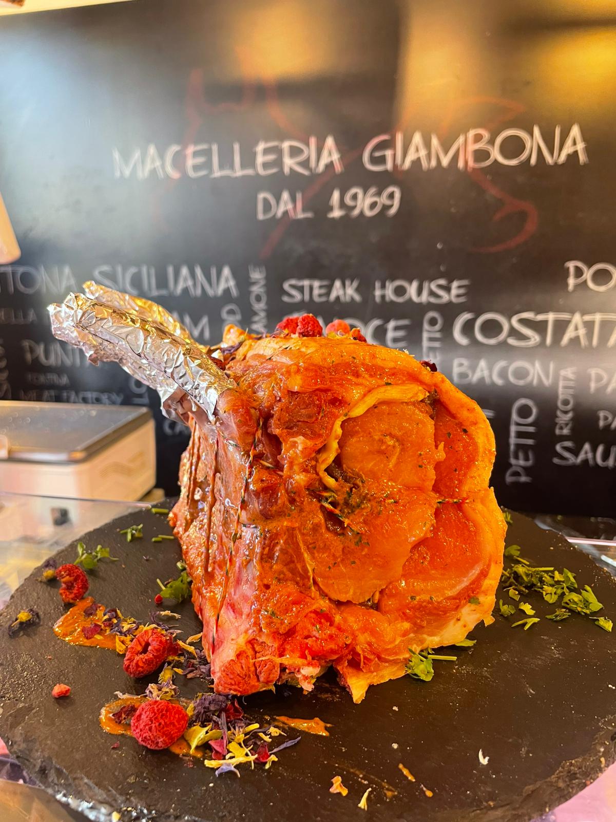 Carré con Speck, provola e crema di Brasato